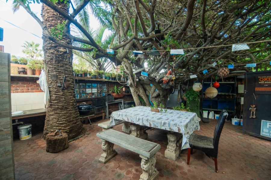 6 Bedroom Property for Sale in Bluewater Bay Eastern Cape